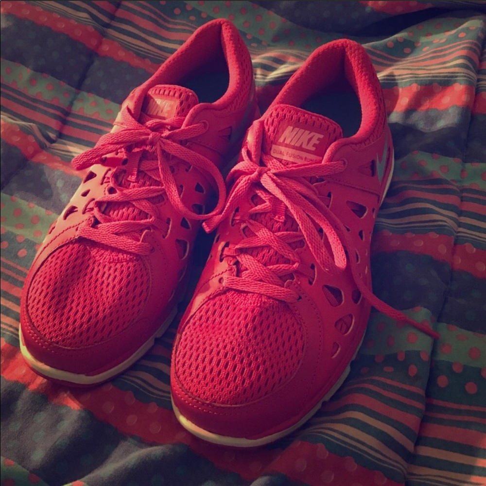 Nike Dual Fusion Shoes size 6